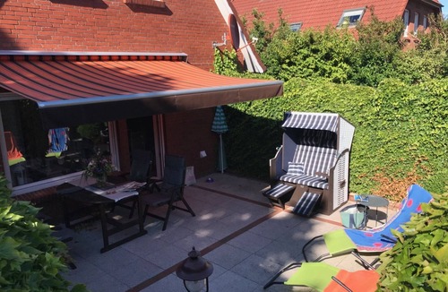 Borkum House | Modern vacation home with 2 bedrooms, smart TV and beach chair