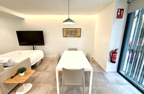 Benicalap Apartment | Modern Valencia Studio Near Nou Mestalla & Metro