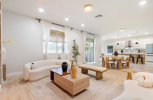 Southeast Orlando House | Modern Villa 3BR, 2.5BA, Pool, Clubhouse, Tennis court, Community Park