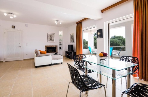 Klismata Apartment | Modern Villa Broumas - A Spacious Haven