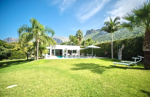 Terrasini Villa | Modern Villa in Sicily with Pool