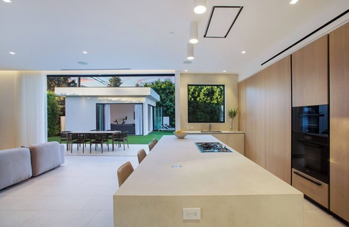 Beverly Hills Villa | MODERN VILLA POOL JACUZZI 6 BEDROOM