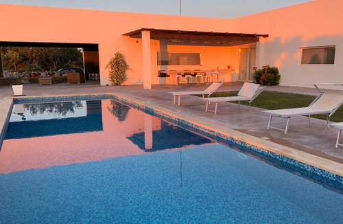 Serranova Villa | Modern Villa, spectacular private pool with sea view, only 3 minutes to beach!