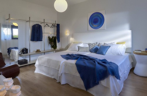 Agia Pelagia Villa | Modern Villa w/ Tennis Court, Private pool, Ping Pong Table close to Sea & Shops