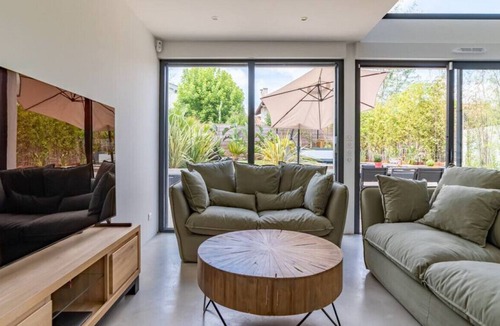 Aiguerelles House | Modern villa with swimming pool, cinema, gym and sauna