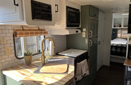 Southeast Eugene House | Modern Vintage Camper w/Peaceful Private Yard