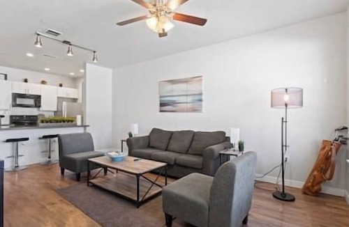 Draper House | Modern w/ Pool, Gym, HotTub, Golf, Pet Friendly!