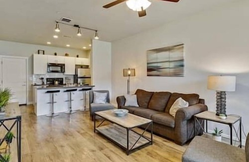 Draper House | Modern w/ Pool, Gym, HotTub, Golf, Pet Friendly!