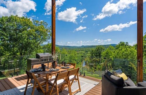 Hedgesville Ski Chalet | Modern w Sleek Design Hot Tub Dome & Game Room