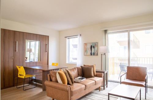 Fifth Ward Apartment | Modern Walker's Point Studio with Gym and Balcony