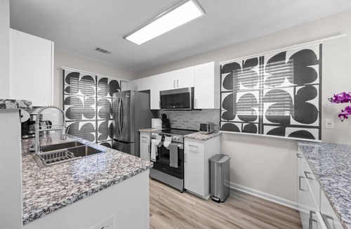 Evans House | Modern Walls