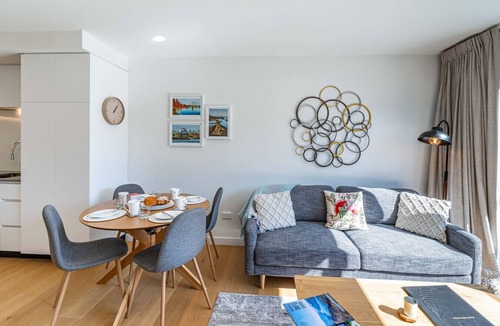 Albert Town House | Modern Warm & Cosy Townhouse - 5min to Wānaka