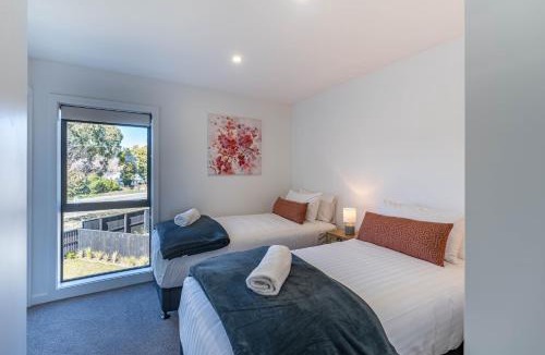 Albert Town House | Modern Warm & Cosy Townhouse - 5 min to Wānaka