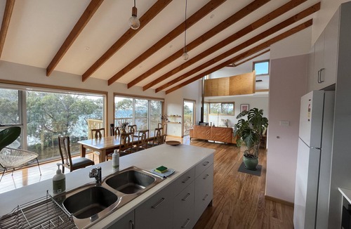 Primrose Sands House | Modern Waterfront House at Susans Bay, Primrose