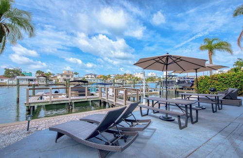 Clearwater Beach Condo | Modern Waterfront Escape Near Beach (U3)