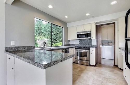Gig Harbor House | Modern Waterfront House with Private Hot Tub Retreat in Gig Harbor, Washington