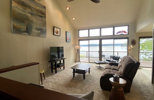 Gig Harbor House | Modern Waterfront House with Private Hot Tub Retreat in Gig Harbor, Washington
