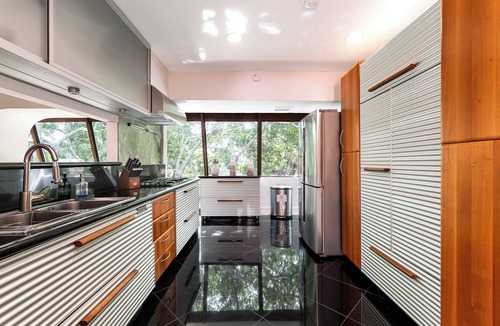 Ojus House | Modern Waterfront - Pool, kayaks & prime location! Near Aventura Mall & Beach!