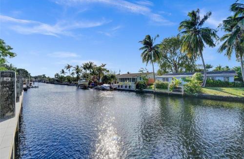 Wilton Manors House | Modern waterfront property