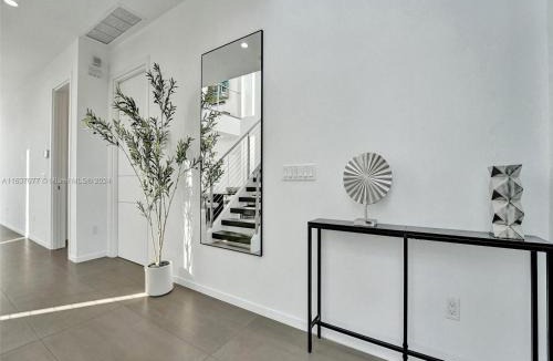 Wilton Manors House | Modern waterfront property