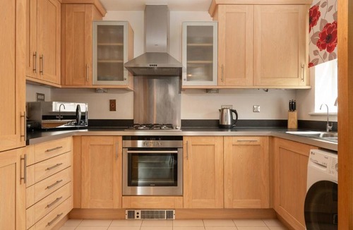 Sindlesham Apartment | Modern, Well Presented 2-Bedroom Apartment, With Parking, Opposite Nirvana Spa - Pass the Keys