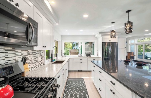 Wellfleet House | Modern Wellfleet Retreat 2 mi to Beach!