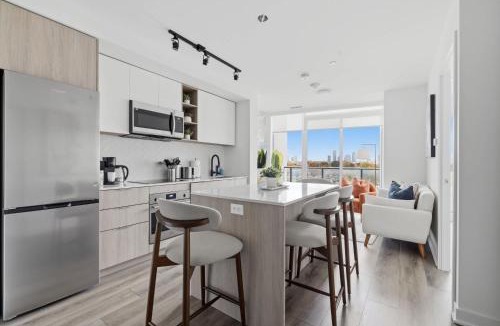 The Queensway Apartment | Modern West Getaway 2BR Condo with Free Parking
