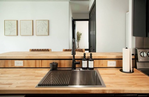 George Haywood's Lakefront House | Modern Wine Country Getaway for 7 + Hot Tub