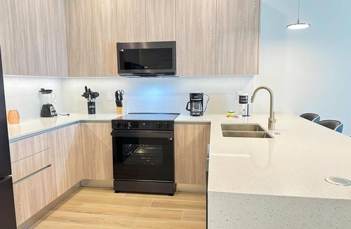 Four Corners House | Modern with Pool Home close to Disney - 7 guests