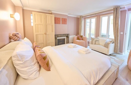 Quartier de la Roquette Apartment | Modern with terrace & 4 spacious bedrooms
