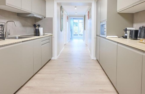 Quartier de la Roquette Apartment | Modern with terrace & 4 spacious bedrooms