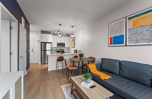 Downtown Minneapolis Apartment | Modern Work-Friendly|Gym, Car, FAST Wi-Fi, Pets OK