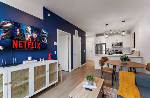 Downtown Minneapolis Apartment | Modern Work-Friendly|Gym, Car, FAST Wi-Fi, Pets OK