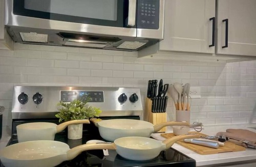 Sherman Apartment | Modern WorkerFriendly Home w/Gym | A+Location!