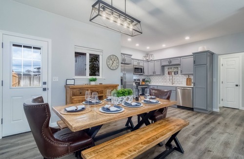 College Place House | Modern WW Valley Retreat- EV Charger, BBQ, Near WWU & Wineries, Large Backyard