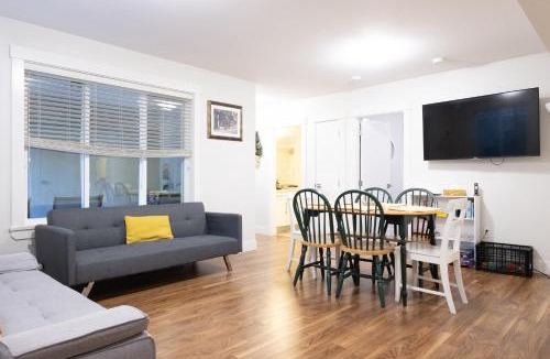 Cloverdale House | Modern yet comfy 3 bed suite in Surrey