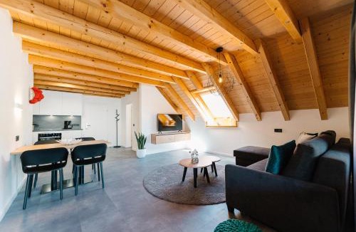 Altsimonswald Apartment | Moderne 3 Zi.-FeWo BlackForestArt Nähe Freiburg