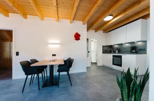 Altsimonswald Apartment | Moderne 3 Zi.-FeWo BlackForestArt Nähe Freiburg