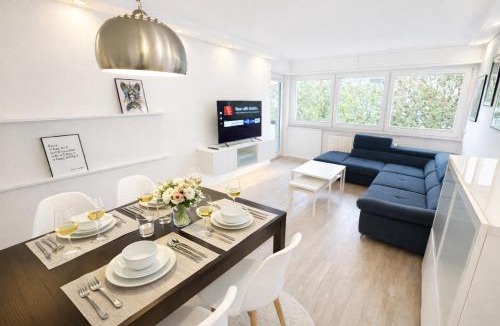 Alt-Muhlburg Apartment | Moderne 3-Zi, King-Size Betten, Küche, Badewanne