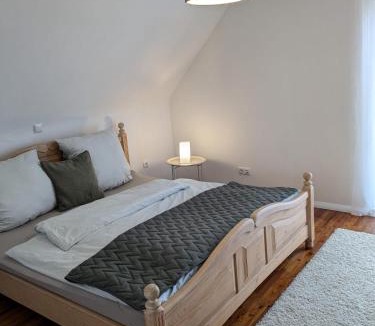 Reichenberg Apartment | Moderne 70qm Wohnung nahe Würzburg, DAA, A3, A7, A81 in Fuchsstadt
