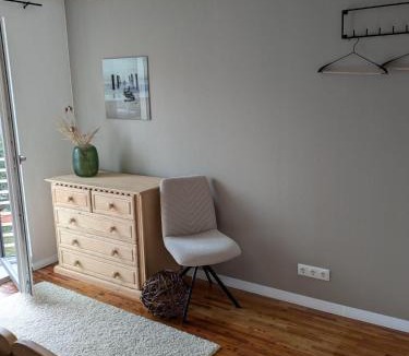 Reichenberg Apartment | Moderne 70qm Wohnung nahe Würzburg, DAA, A3, A7, A81 in Fuchsstadt