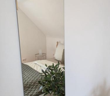 Reichenberg Apartment | Moderne 70qm Wohnung nahe Würzburg, DAA, A3, A7, A81 in Fuchsstadt