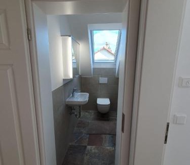Thalkirchen - Obersendling - Forstenried - Furstenried - Solln Apartment | Moderne Dachgeschosswohnung in exklusiver Villa