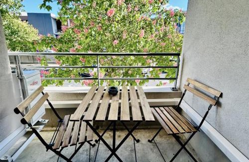 L'Isle-d'Abeau Apartment | Moderne et Cosy T2 - Parking & Clim & Piscine & Balcon - LYON 25 min