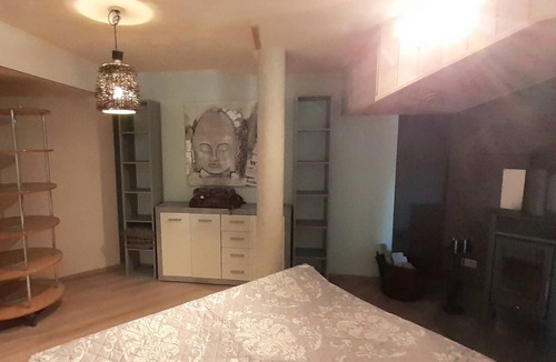 Wernfeld Condo | Moderne Ferienwohnung 95qm 2-6 Personen Biker / Hunde / Garten