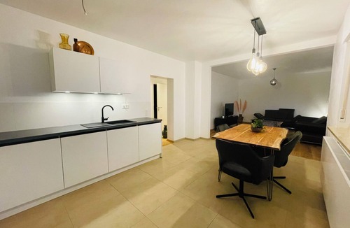 Allersberg Apartment | Moderne Ferienwohnung mit Großer Terrasse im Fränkischen Seenland