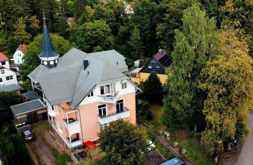 Apfelstadtaue Apartment | Moderne Ferienwohnung am Thüringer Wald perfekt für Familien, Paare & Urlaub mit Hund, mit Sauna & Balkon