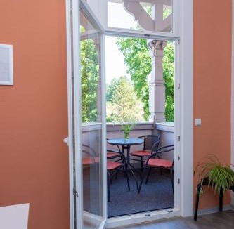 Apfelstadtaue Apartment | Moderne Ferienwohnung am Thüringer Wald perfekt für Familien, Paare & Urlaub mit Hund, mit Sauna & Balkon