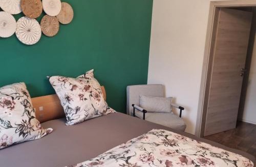 Roth Apartment | Moderne Ferienwohnung,im fränkischen Seenland , 25 min Messe Nbg