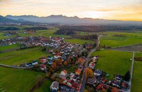Rohrdorf Apartment | Moderne Ferienwohnung mit Bergblick und großer Terrasse nahe Simssee, Chiemsee und Autobahn A8 Salzburg - München